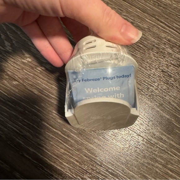 febreeze plug in - Picture 3 of 3